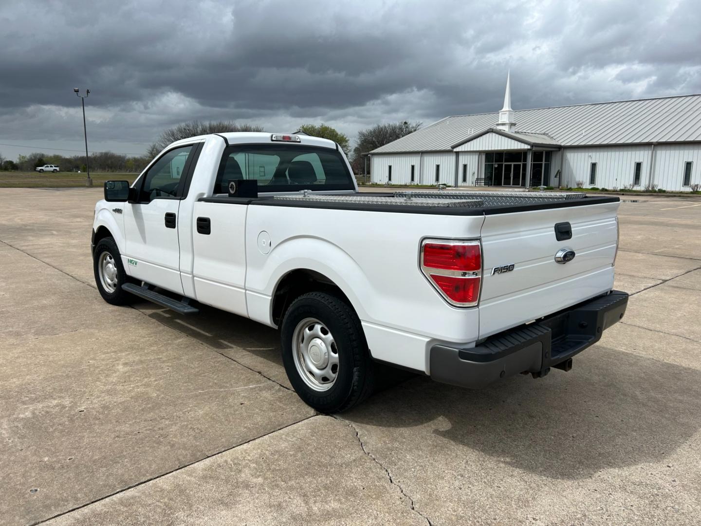 2014 White /Gray Ford F-150 STX 6.5-ft. Bed 2WD (1FTMF1CM7EK) with an 3.7L V6 DOHC 24V engine, 6-Speed Automatic transmission, located at 17760 Hwy 62, Morris, OK, 74445, (918) 733-4887, 35.609104, -95.877060 - Photo#6